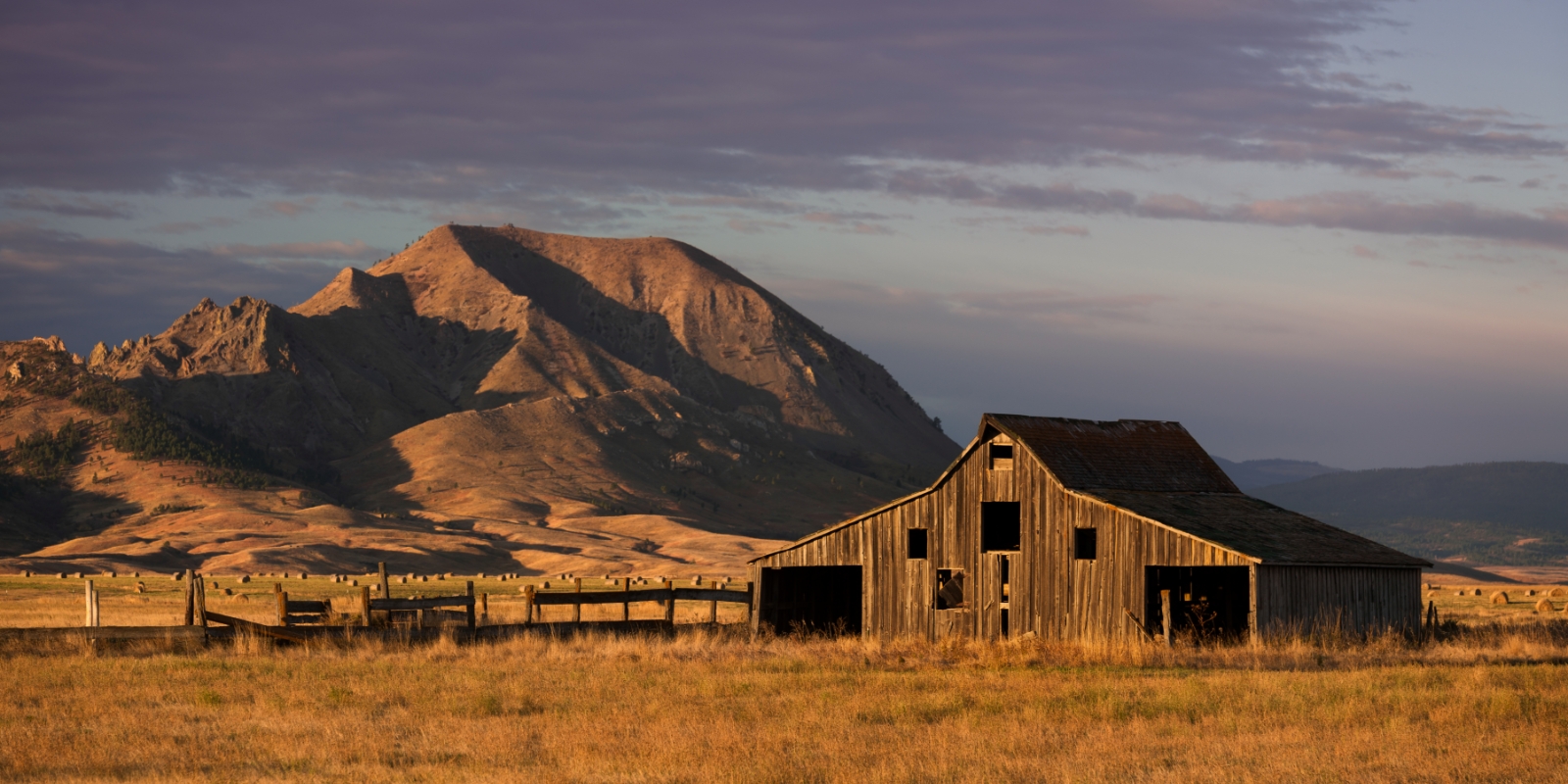 wooden barn and ranch in the black hills